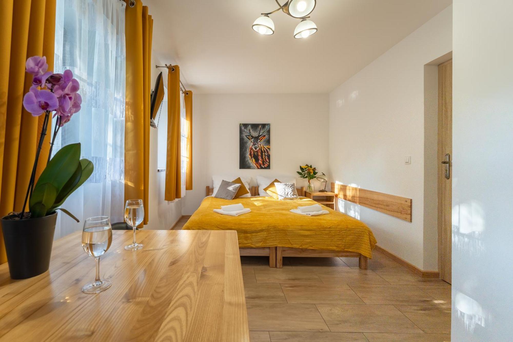 Apartamento Dom Krawca - Pod Chojnikiem Jelenia Góra Exterior foto